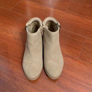 Girls booties -very good condition